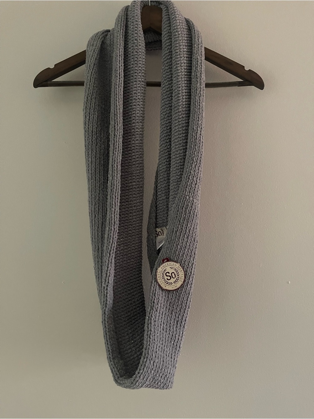 NWT SO Kohls Gray Silver Lurex Knit Infinity Scarf Cozy Sparkle Comfy 💎